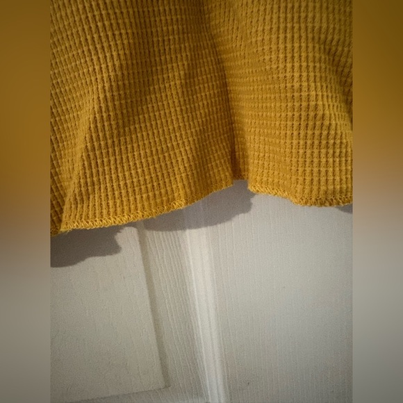 TNA Aritzia waffle knit thermal long sleeve crop golden yellow XXS - Picture 4 of 12